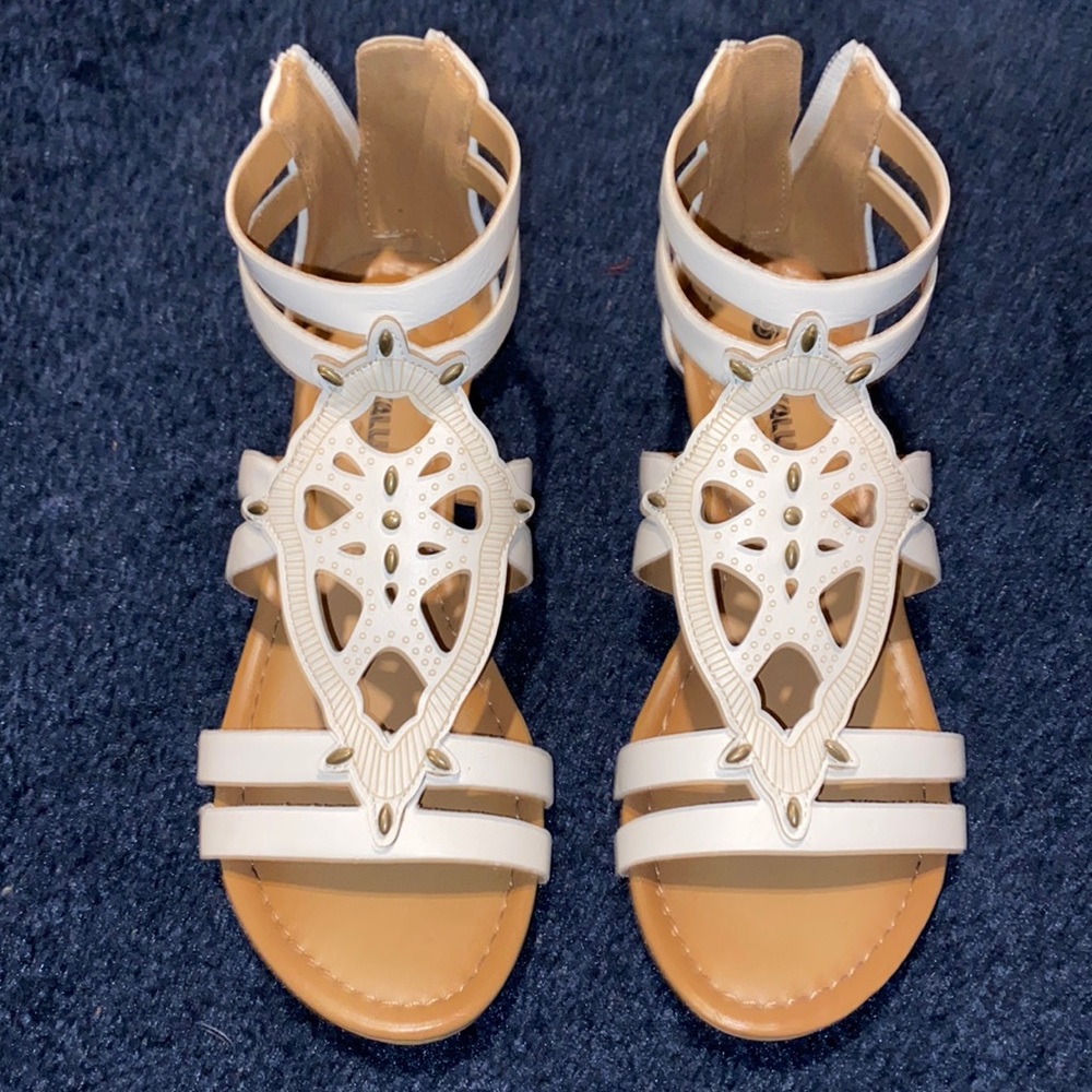 Makalu California Super cute sandals worn once! Women size 7.5 excellent shape!